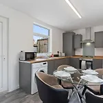 בית נופש 4 Bedroom House In Location With Free Parking, Self-check-in, Fast Wifi & Smart Tv With Netflix By Yoko רדקאר