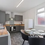 4 Bedroom House In Location With Free Parking, Self-check-in, Fast Wifi & Smart Tv With Netflix By Yoko * רדקאר