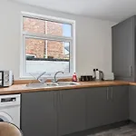 4 Bedroom House In Location With Free Parking, Self-check-in, Fast Wifi & Smart Tv With Netflix By Yoko בית נופש *