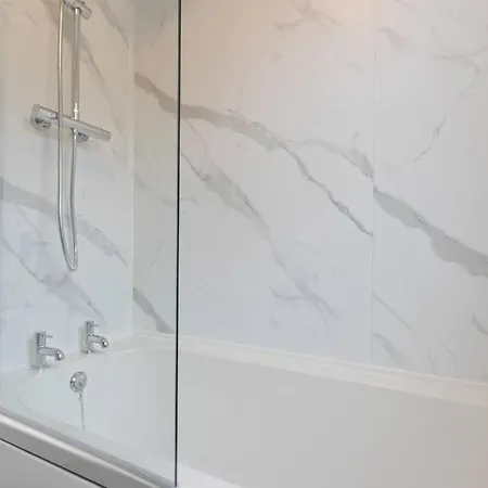 4 Bedroom House In Location With Free Parking, Self-check-in, Fast Wifi & Smart Tv With Netflix By Yoko * Redcar