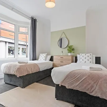 4 Bedroom House In Location With Free Parking, Self-check-in, Fast Wifi & Smart Tv With Netflix By Yoko * Redcar