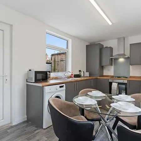 Feriehus 4 Bedroom House In Location With Free Parking, Self-check-in, Fast Wifi & Smart Tv With Netflix By Yoko Redcar