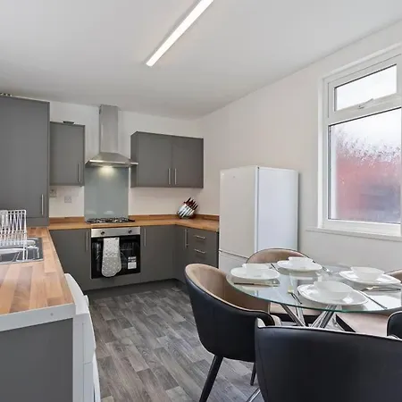 4 Bedroom House In Location With Free Parking, Self-check-in, Fast Wifi & Smart Tv With Netflix By Yoko * Redcar