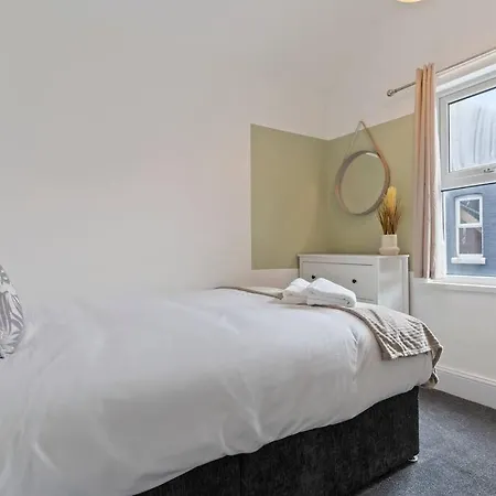 4 Bedroom House In Location With Free Parking, Self-check-in, Fast Wifi & Smart Tv With Netflix By Yoko Feriehus Redcar