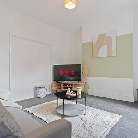 Holiday home 4 Bedroom House In Location With Free Parking, Self-check-in, Fast Wifi & Smart Tv With Netflix By Yoko Redcar