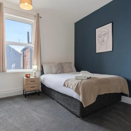 4 Bedroom House In Location With Free Parking, Self-check-in, Fast Wifi & Smart Tv With Netflix By Yoko *