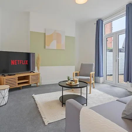 4 Bedroom House In Location With Free Parking, Self-check-in, Fast Wifi & Smart Tv With Netflix By Yoko Feriehus